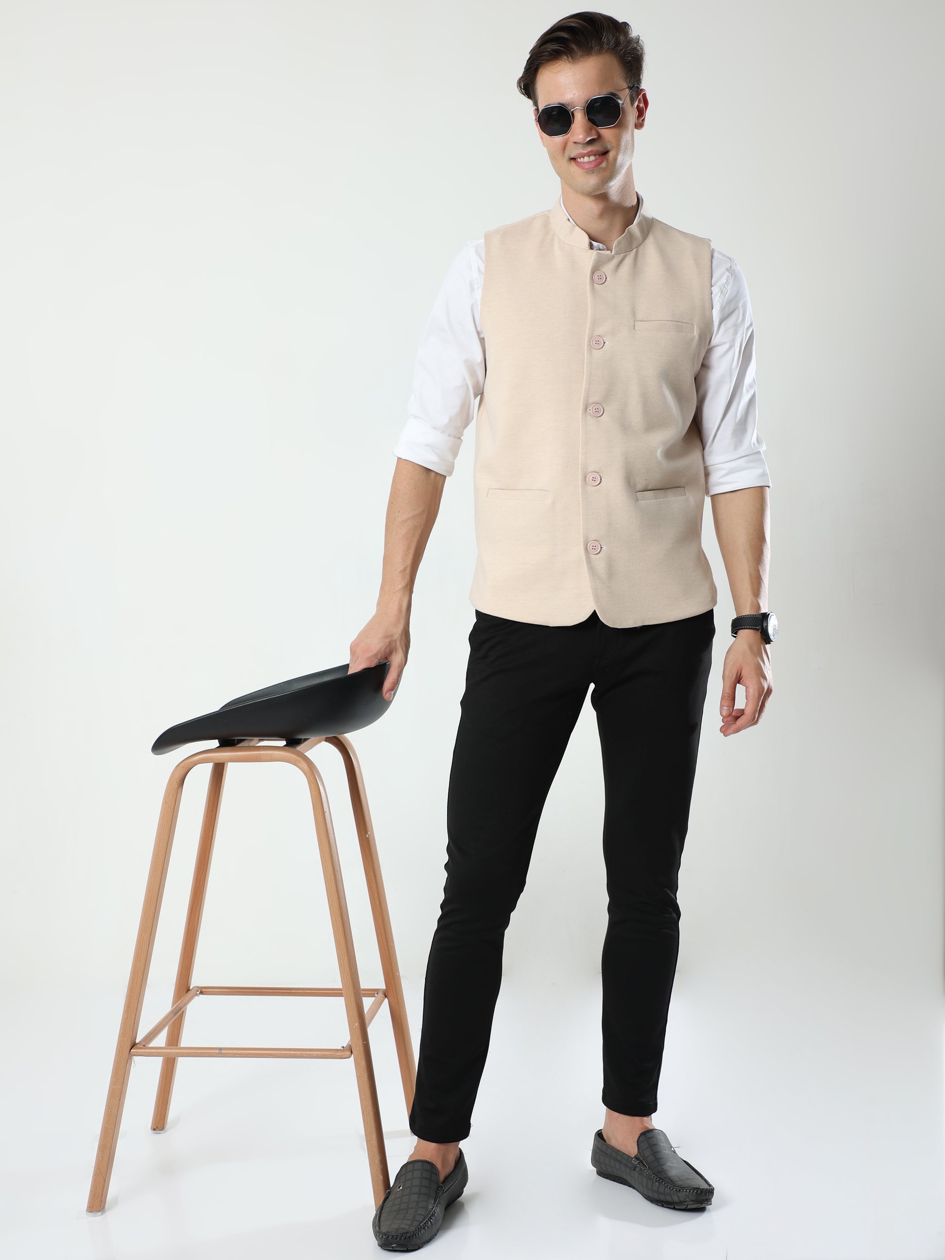 Model wearing Men’s Sustainable Cotton Modi Coat Chandan styled with kurta
