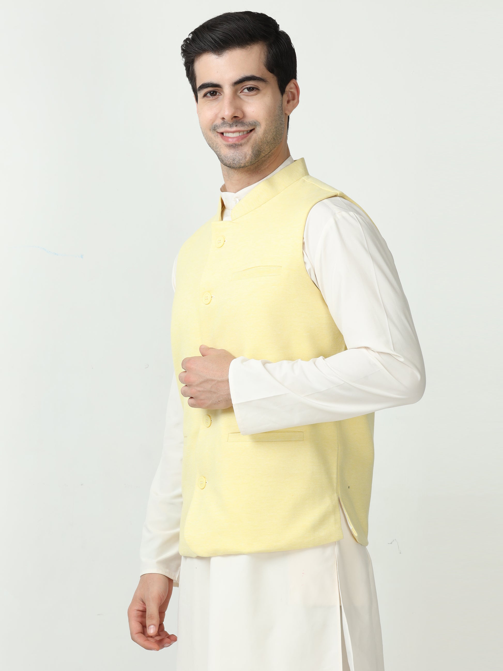 Side profile of Men’s Sustainable Cotton Modi Coat Lemon
