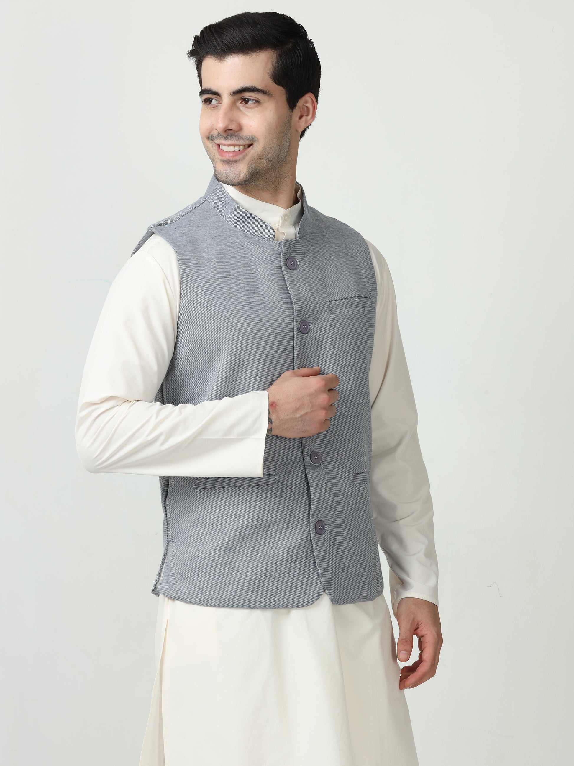 Side profile of Men’s Sustainable Cotton Modi Coat Navy
