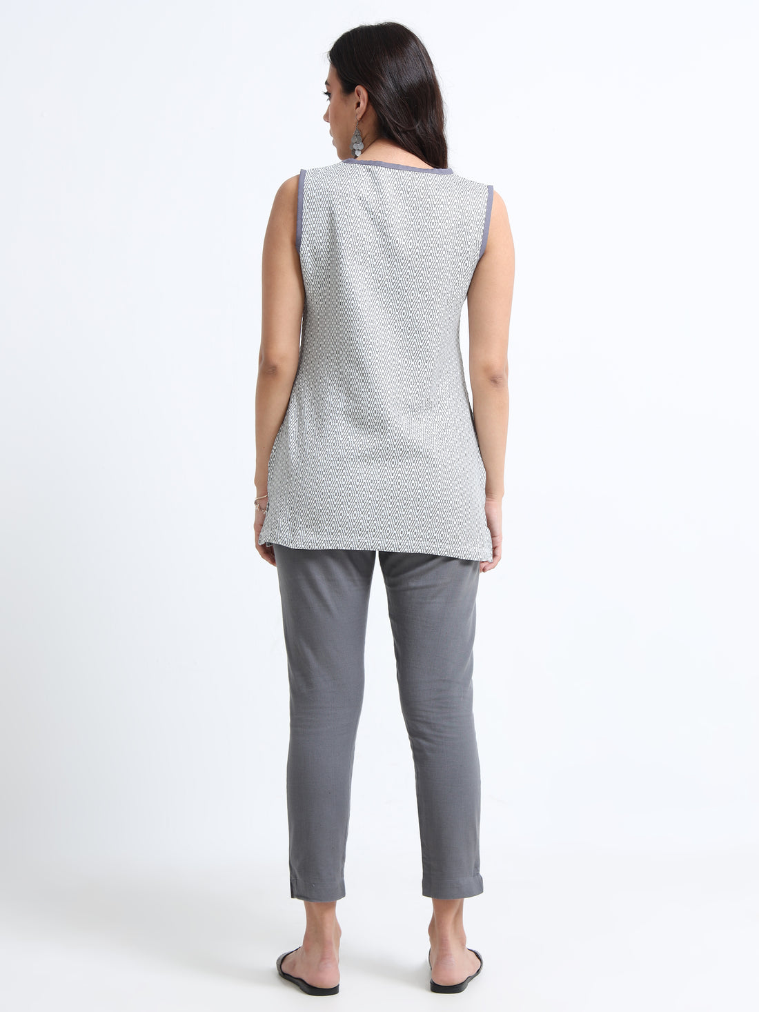 Women’s Sleeveless Short Kurta – Aztec Weave